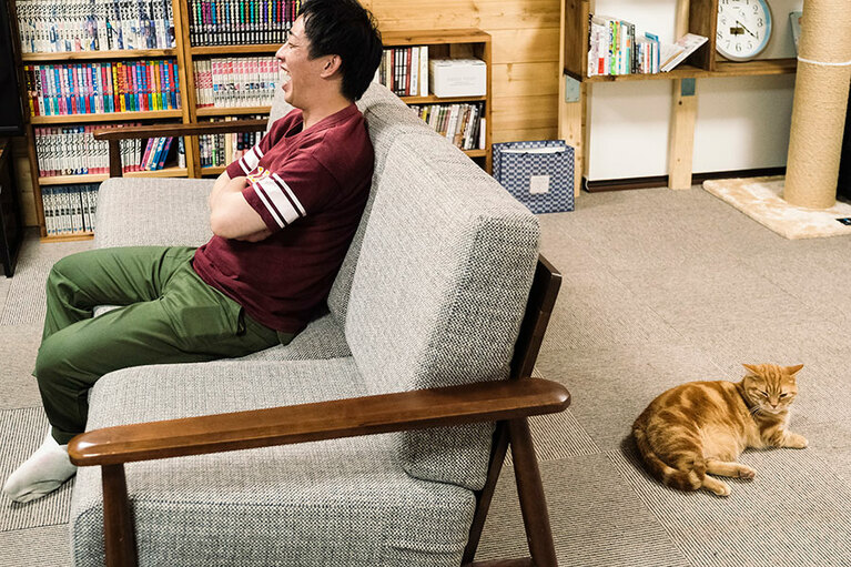 インタビュー中もさりげなく森田さんの後ろにちょこん。