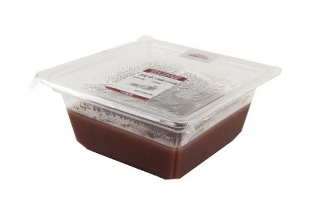 成城石井自家製 本葛入り北海道産小豆の水羊羹 1パック 431円。