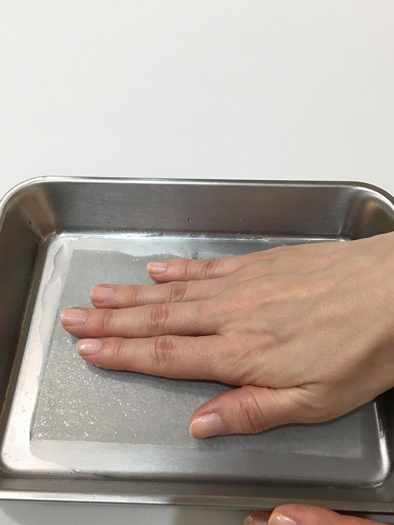 田村さんのデモンストレーション。優しい力加減で、紙も綺麗なままでした。