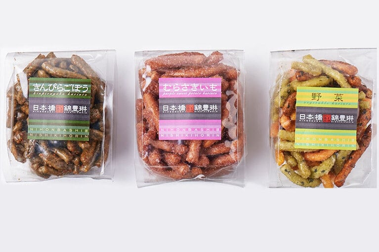 左から：「きんぴらごぼう」75g、「むらさきいも」65g、「野菜」60g　各350円(税込)。