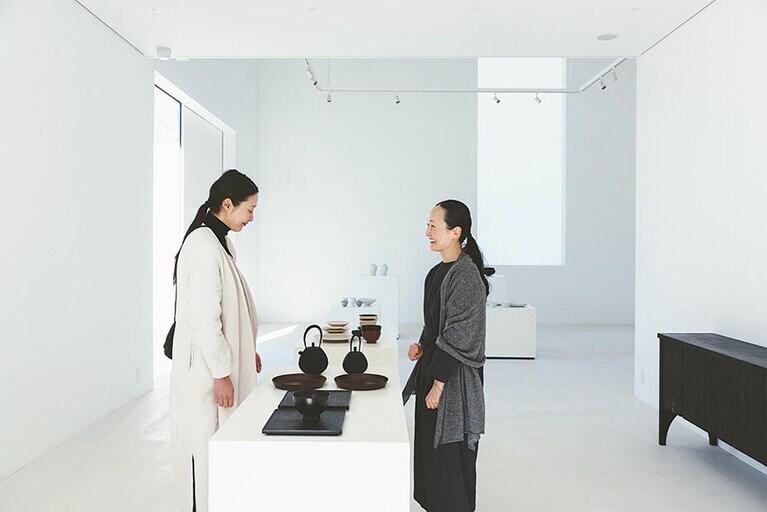 右がオーナーでデザイナーの近藤尚子さん。