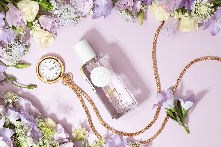 自然由来成分をふんだんに使用した、香り高い贅沢なコロン、テ ファンタジー 今回のポップアップでは、ロジェ・ガレと同じく150年以上の歴史を持つパリのティーメゾン クスミティー(KUSMI TEA)とのコラボレーションも実現。