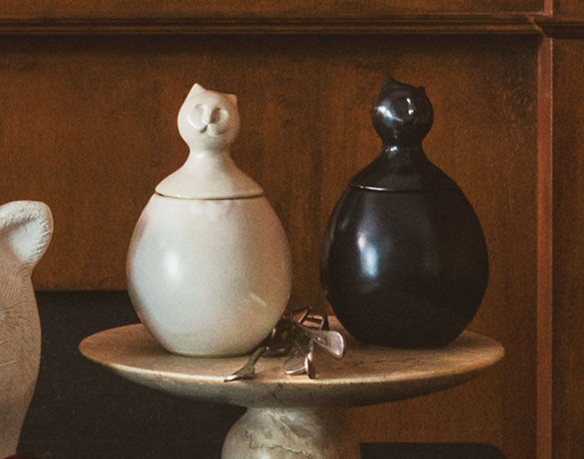 山猫のやちむんときび糖のセット H約16cm 各4,950円／琉Q