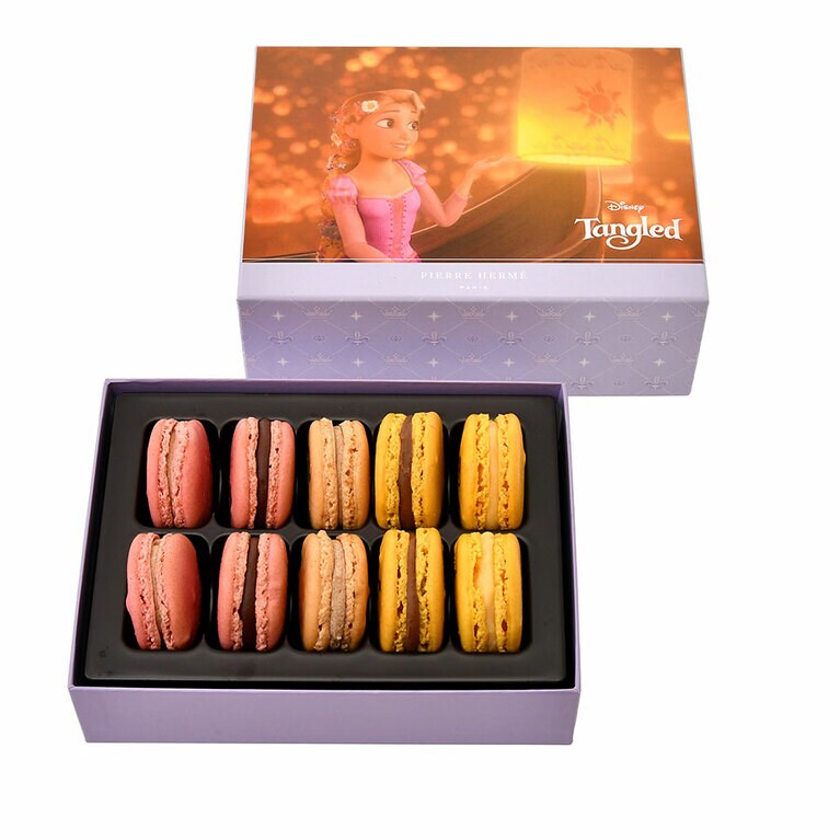 2022年10月15日お届け予定。ランタンの灯りのあたたかみに癒されそう。© Disney