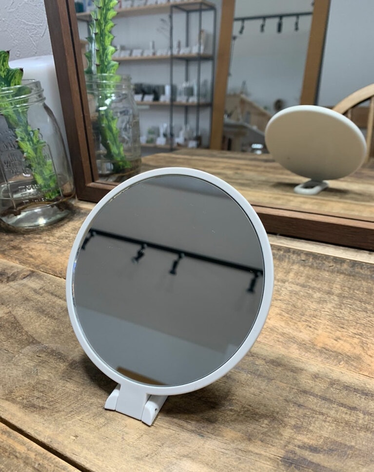 こちらは近くを見る用。大小2つあるのが望ましい。