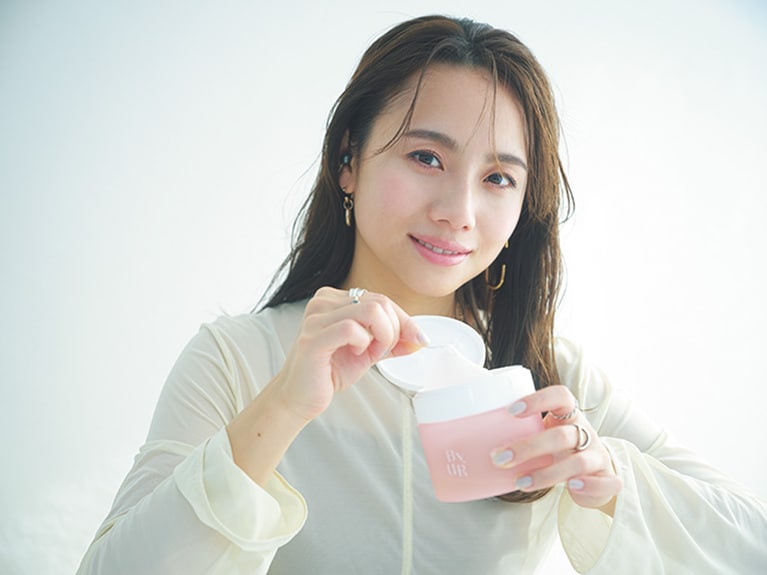 カットソー、アクセサリー／スタイリスト私物