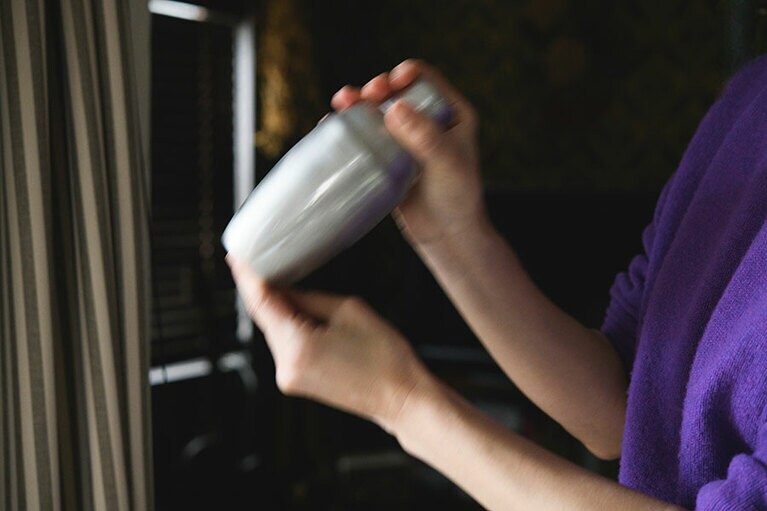 コーヒーと砂糖が溶けて綺麗な泡を作るので、力一杯頑張って強めにシェイクします。