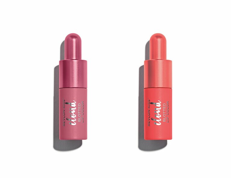 レブロン キス クラウド ブロッテッド リップ カラー 左から、2019年12月9日に発売されたばかりのスモーキーなピンク、015カシミア モーブ、温かみのあるサーモンピンクの007フラッフィーコーラル 各1,300円／レブロン