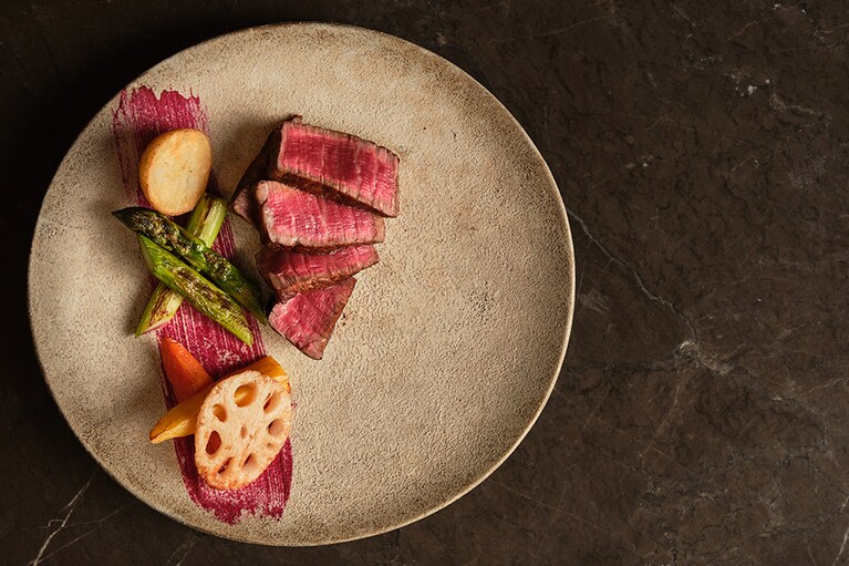 パーク ハイアット ニセコ HANAZONO［北海道／花園温泉］レストラン鉄板の料理一例。