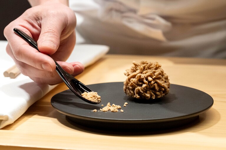 仕上げにアーモンドダイスをぱらり。