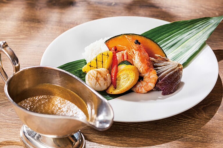 「トロピカルシーフードカレー」4,200円。