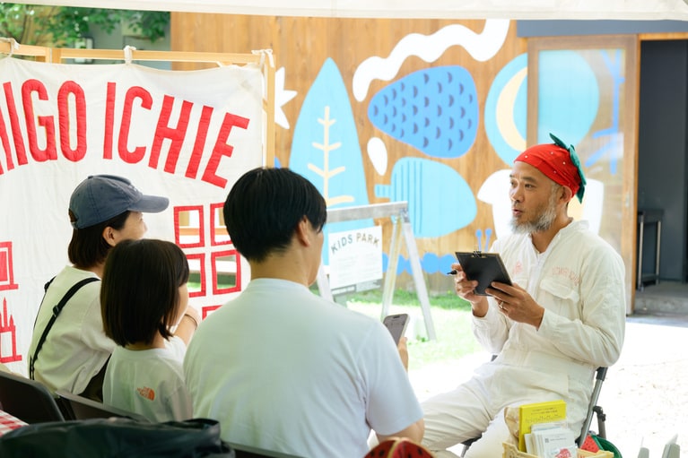 こちらは人気を集めていた似顔絵屋さん、ICHIGO ICHIEのブース。「一期一会」が由来だ