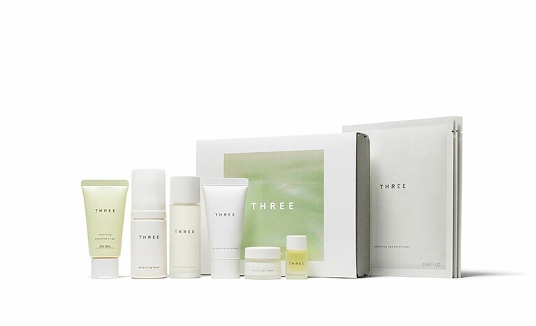 スキンケア リトリート キット N 11,000円。セット内容：バランシング クレンジング オイルジェル 28g、同 フォーム R 30ml、同 ローション 30ml、同 エマルジョン R 28ml、同 クリーム R 10g、同 SQ オイル R 2.5ml、同 スパ シートマスク 16ml×3枚。予約開始：10月13日(水)、発売日：10月27日(水)