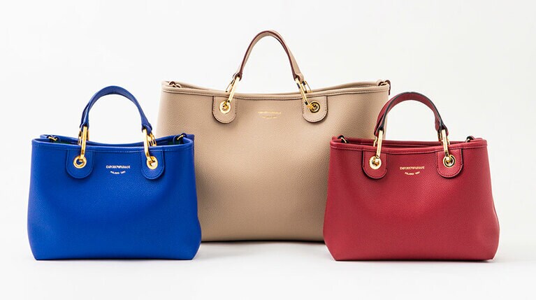 新色3色 左：W26xH20xD10㎝ 30,800円、中央：W37.5xH27xD11.5㎝ 35,200円、 右：W26xH20xD10㎝ 30,800円。