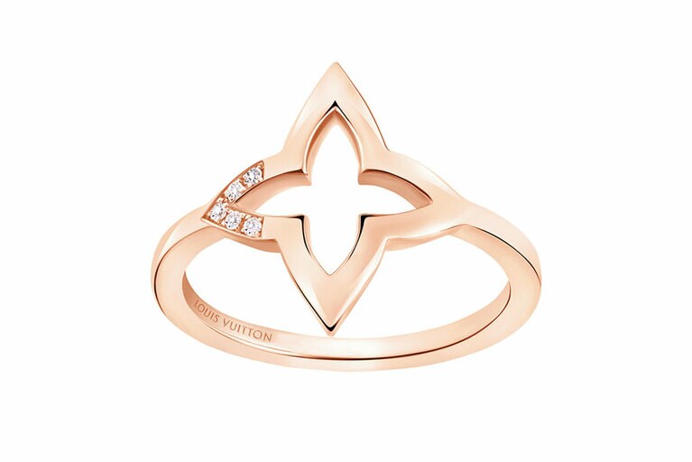 リング（PG×ダイヤモンド）354,200円／ルイ・ヴィトン（ルイ・ヴィトン クライアントサービス）