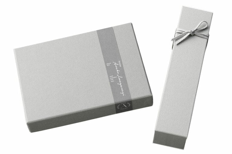 左から：4種のドライフルーツバターサンド〈4種 各1本入り〉1,800円、シュマン 白ごま〈17.5 x 3.2 x H4cm〉1,400円／PÂTISSERIE ASAKO IWAYANAGI