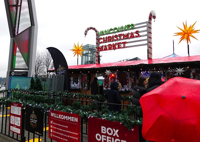 街の中心地で行われるマーケットは珍しいかも。入場料 15カナダドル。