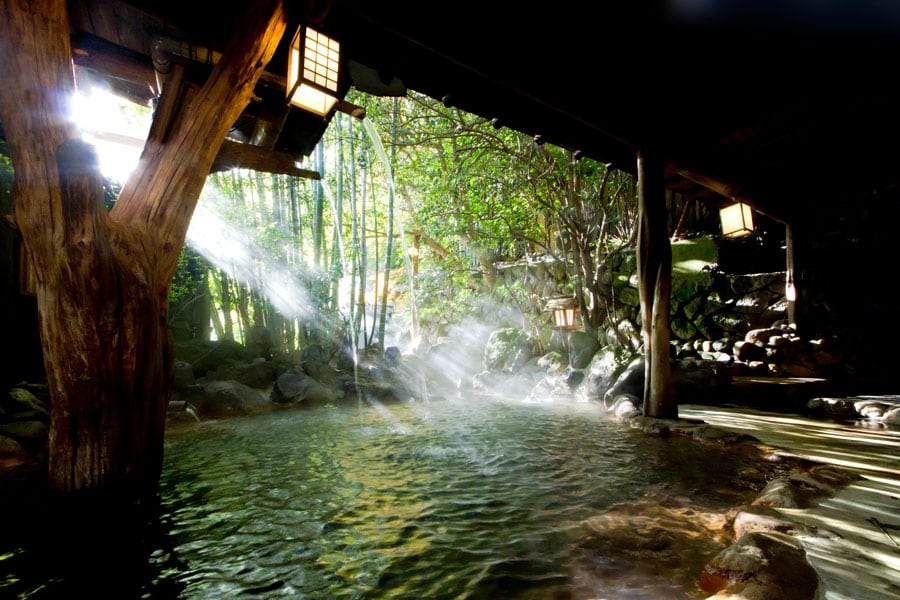 日本の名湯秘湯百選に選出された滝の湯。