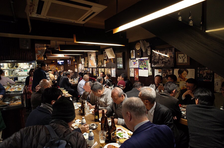 17時過ぎでこのにぎわいは、「居酒屋文化」の地と呼ばれる名古屋ならでは。