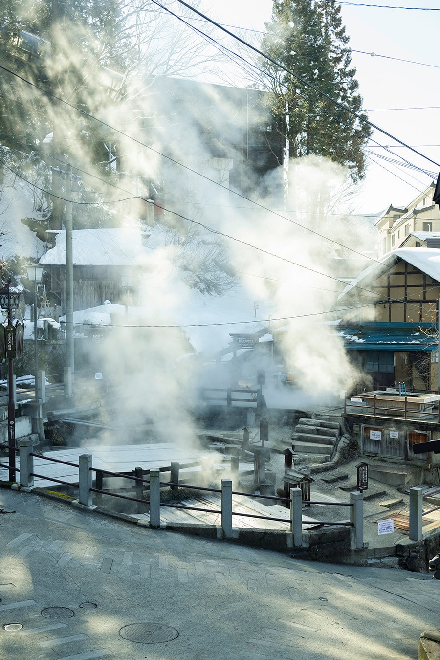 片桐シェフだけでなく、村の人たちが気軽に使う麻釜。野沢温泉を象徴する場所だ。