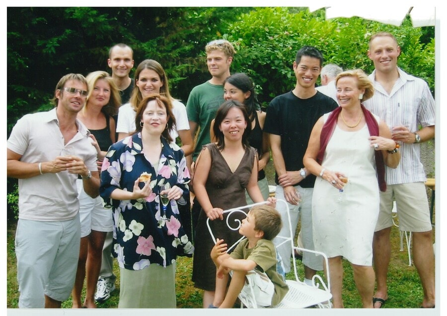 2003年ジュネーブにて、小野さん(中央）を囲んでWHOの同僚と。