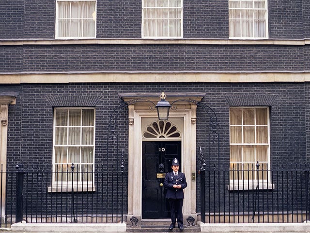 英国首相官邸に暮らす猫に与えられた 公務員としての正式な役職名とは 今日の絶景