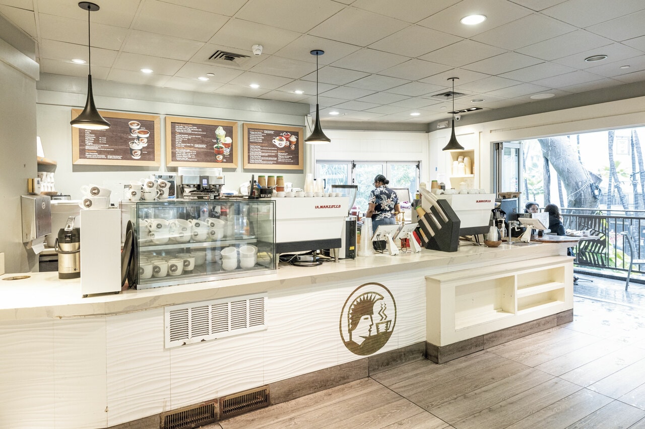 Island Vintage Coffee（アイランド ヴィンテージ コーヒー ロイヤルハワイアン センター店）。