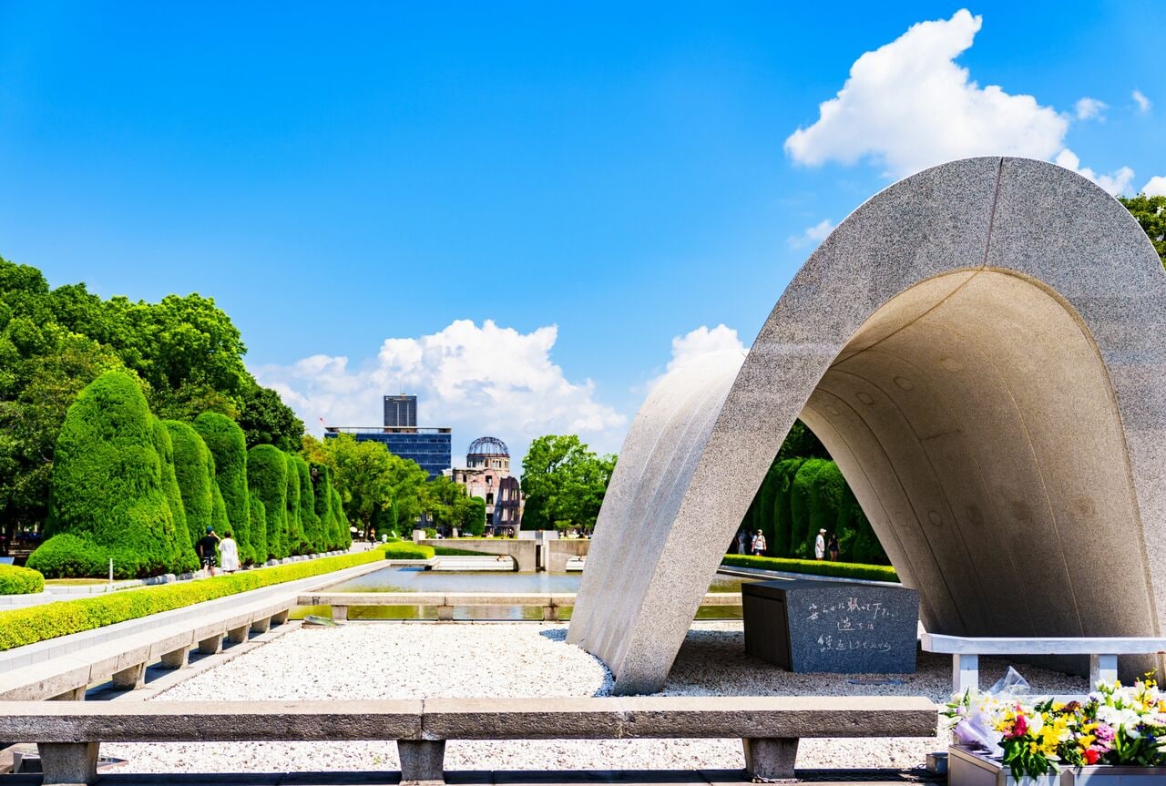 平和記念公園の原爆慰霊碑。　写真：show999/イメージマート