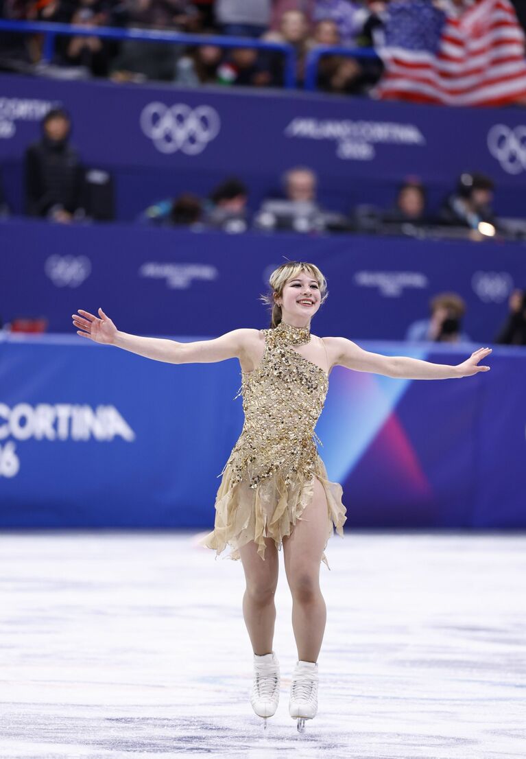 笑顔でパフォーマンスするアリサ・リウ（©JMPA）