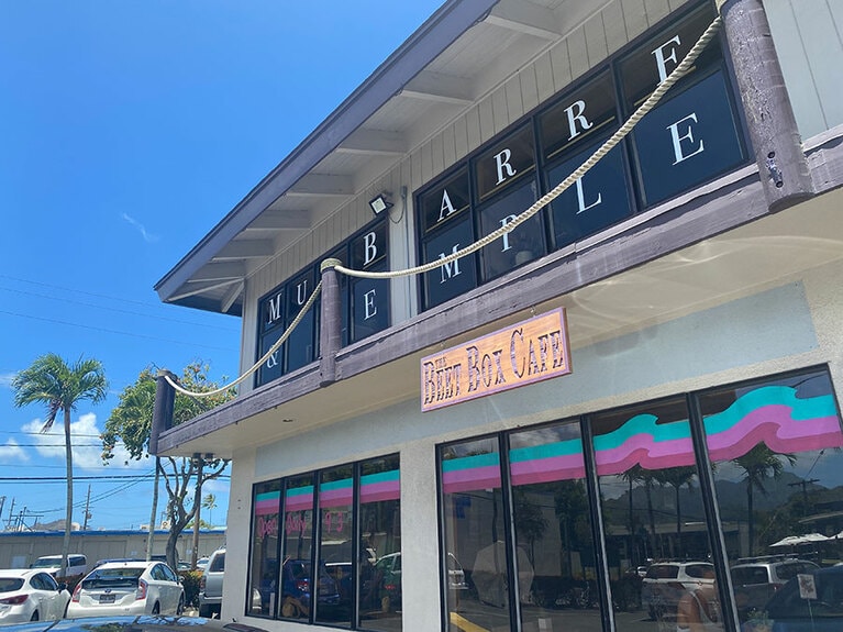 駐車場スペースも広いカイルア店。