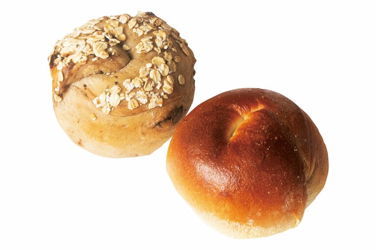 ベーグル プレーン 260円(税込)、ベーグル シナモンレーズン 290円(税込)／ブラフベーカリー