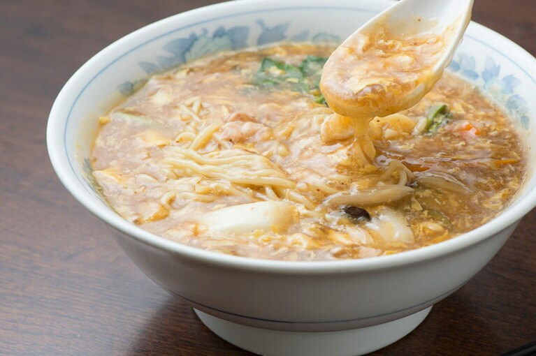 「大滷麺」 900円。とろっとした餡に太麺がしっかり絡んで美味。