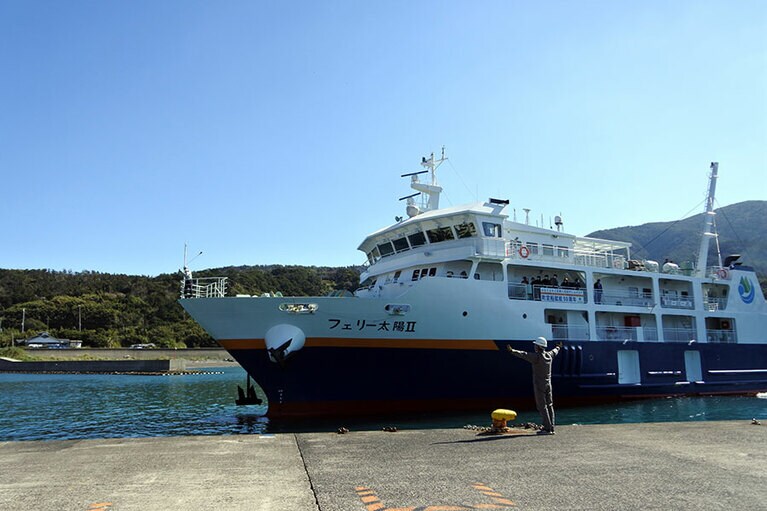 屋久島からさらにフェリーを乗り継ぎ、口永良部島へ。