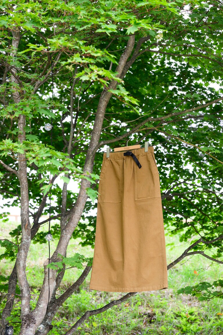 Gramicci 別注ストレッチツイルスカート 13,000円。