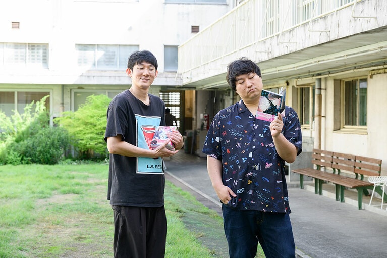 インタビューに答えてくれた、ロングコートダディのおふたり。