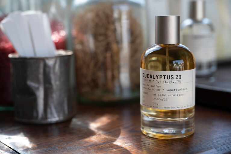 新緑に包まれながら香りと向き合う。移動する店舗ならではの「ル ラボ オン ウィールズ」を軽井沢で体験