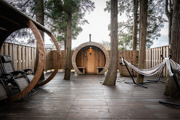 開放的なプライベートエリア。貸切プラン150分平日12,400円〜、休日16,500円〜。