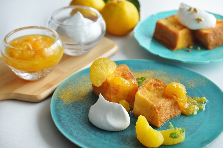 甘酸っぱい柑橘とともに味わうフレンチトーストは、ライブキッチンで提供。