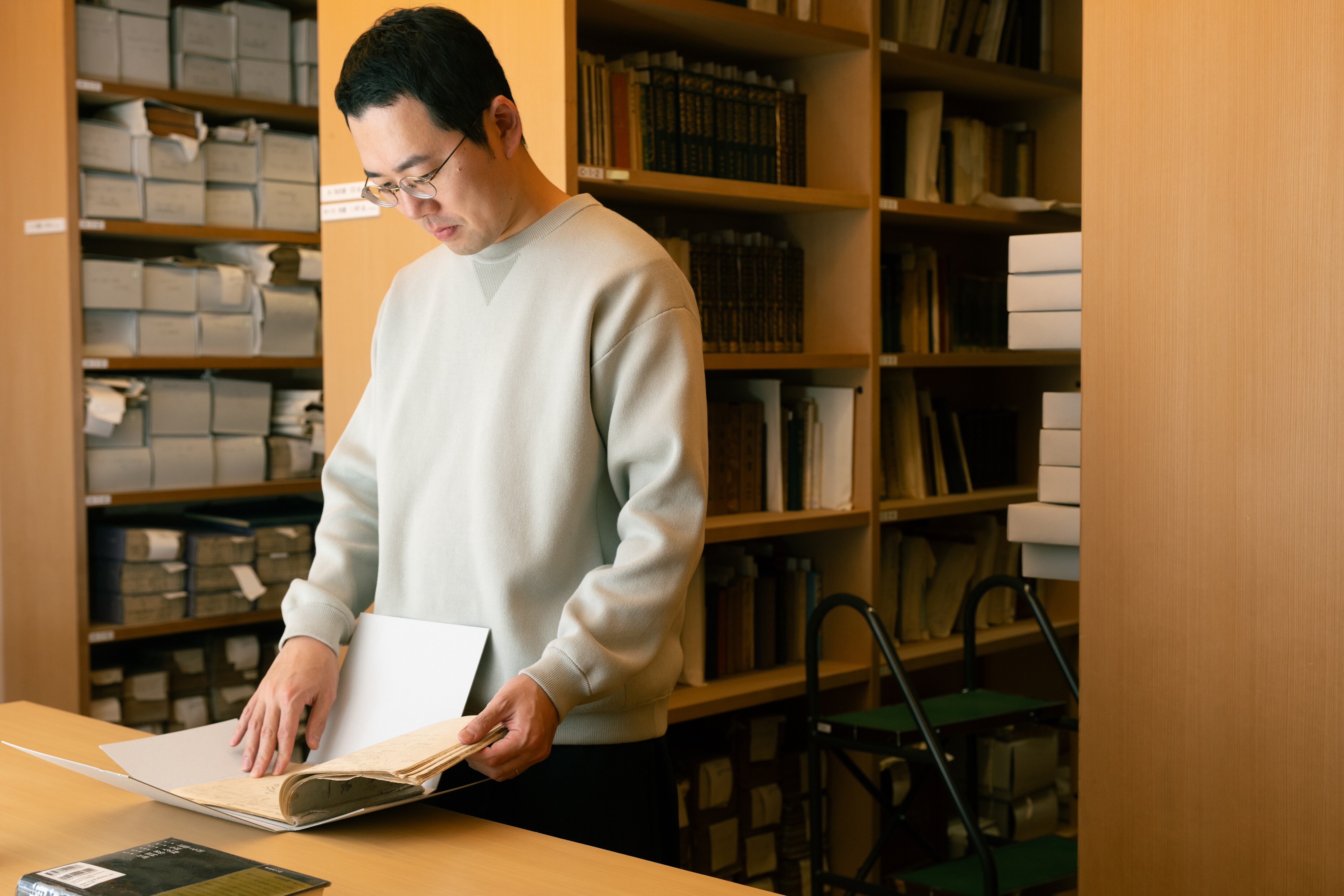 熊楠の自筆原稿や採集の記録はインスピレーションの宝庫だった。手書き原稿の余白には熊楠のあ ふれ出した思考が躍っていて、いつまでたっても見飽きることがない