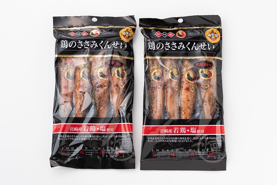 鶏のささみくんせい 黒胡椒味 648円(20g×4本)。