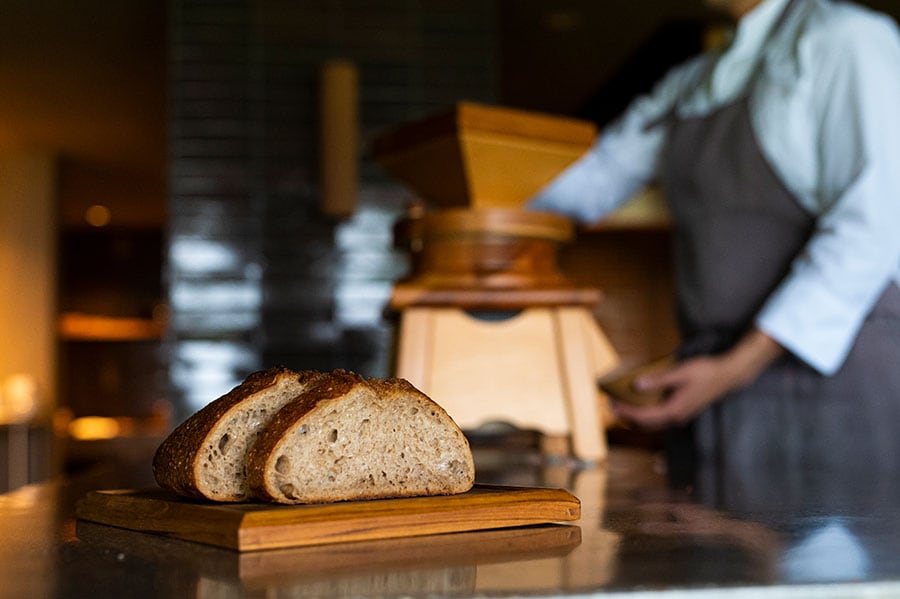 滋賀の古代小麦を使用した自家製パン。幾度となく試作を重ね、納得いく味に辿り着いたそう。