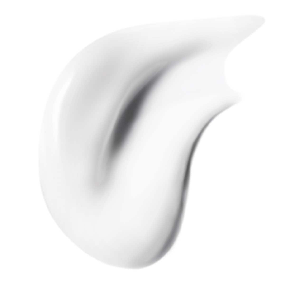 ふわっと柔らかく、あっという間に広がって肌のキメにしっかりなじむ秀逸テクスチャー。