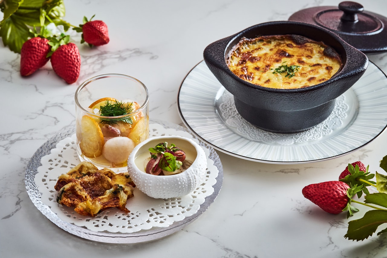 スペシャリティレストラン「Ocean Milano」のシェフが手掛けるセイボリーは、「国産牛のビール煮込みとポテトのグラタン」（写真右）など全4種。第二楽章では、セイボリーのメニュー内容も一新される。