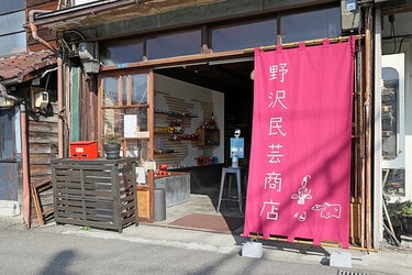 福島県の伝統工芸品】 ニューエイジの赤べこたちも？ 幸運を運ぶ牛「赤