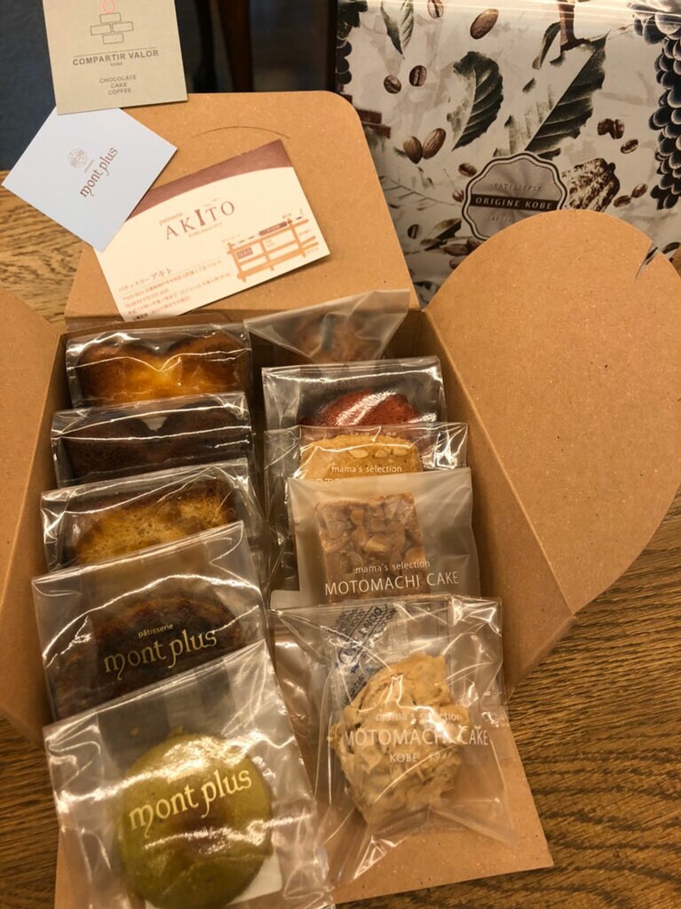 「焼き菓子詰め合わせ・神戸元町セット」1,900円 (税込)。「オリジンコウベ」の素敵な箱入り。
