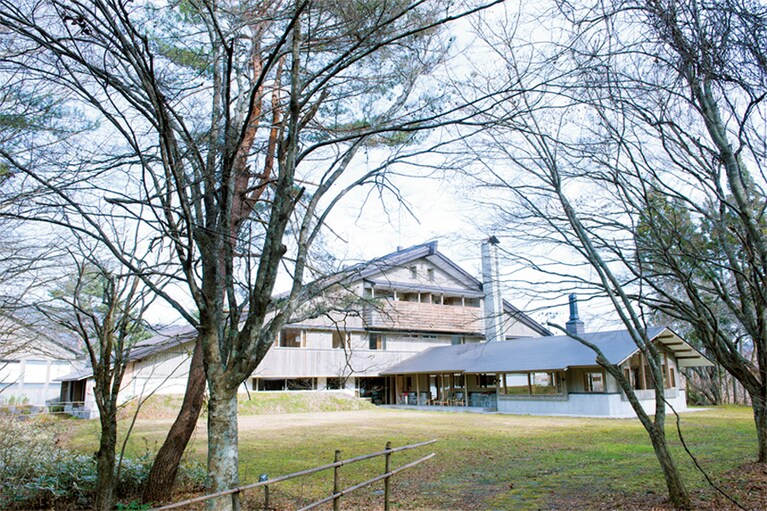 【ホテリ・アアルト】かつての山荘の様子をいまに伝えている。広い庭が魅力的。 photo: Akemi Kurosaka