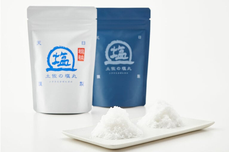 天日海塩「土佐の塩丸」 各200g 1,080円／ソルティーブ
