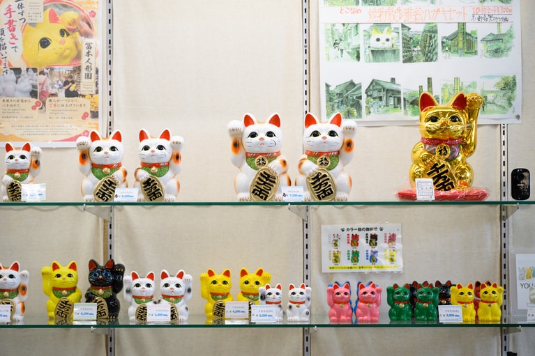 「ラッキーキャット」として外国人観光客にも人気の招き猫。