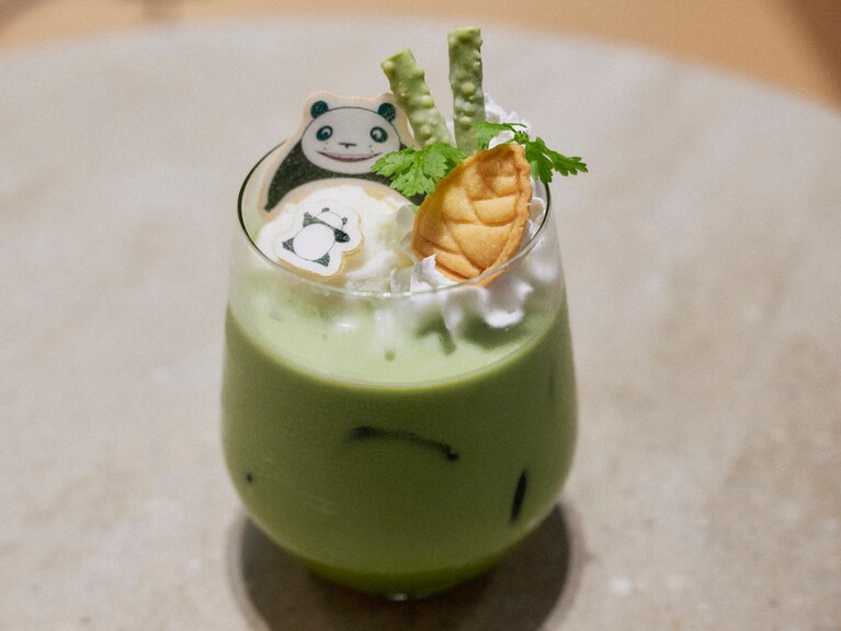 もなかでできたパパンダとパンちゃんの姿も。「パンちゃん親子の竹やぶミルク」1,280円。