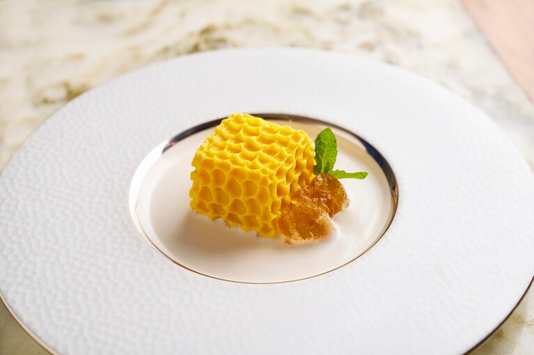 ジャンシェフによる「南瓜のプリン ココナッツクリームと桃のジャム」。